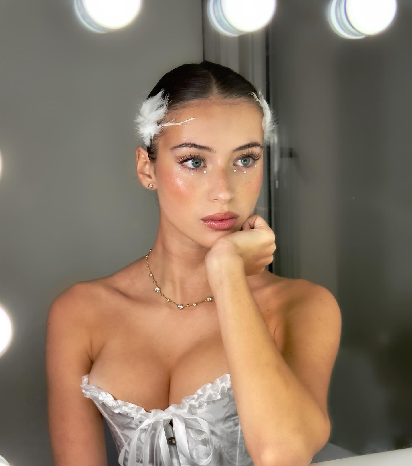 White Swan 🦢

#halloween #halloweencostume #whiteswan #halloweenideas #whiteswancostume