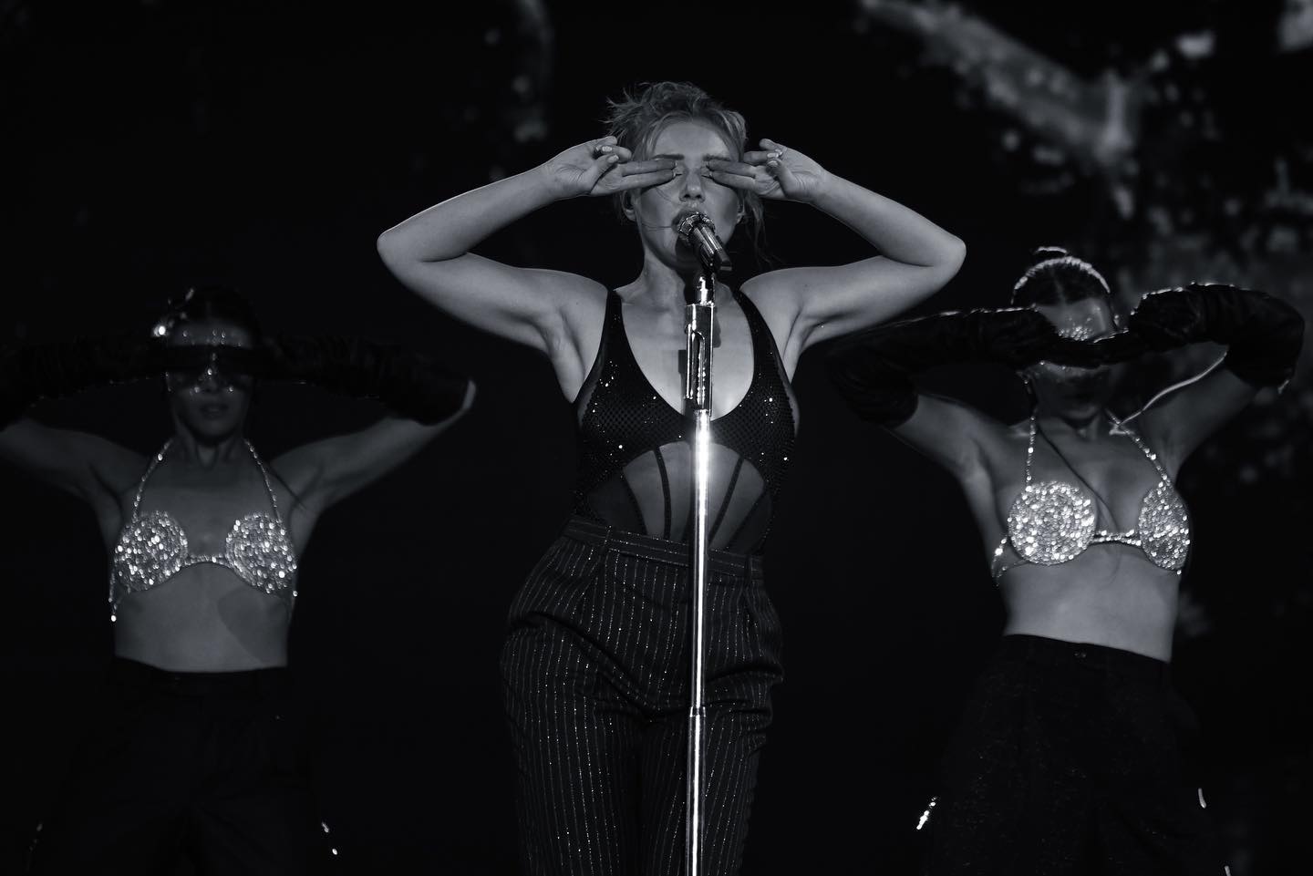 TINA KAROL vs ATLASS WEEKEND 2021🤘🏿

Задача была невероятная 
Но вся команда с ней справилась
Месяц репетиций и перед вами предстало шоу,которое ещё долго не забудется и будет откликаться у каждого,кто услышал,увидел.

Огромное спасибо всей команде за этот период,который определённо попадает в один из лучших в моей жизни.

Невероятная благодарность @tina_karol за то что собрала нас ,таких разных и сделала невозможное

Вот эти замечательные девушки,которые ловили моменты @spromojna @natakurgan @oktyabrika 
И ОЛЕЧКА РЕВУЦКАЯ!! @olya_revutskaya 🤣❤️
@galina_lozhkovaya @im.darina_r 

Конечно спасибо хореографам @dnndbdhdhdueuk @zhuk_dmytro 
И всем моим ребятам,которые уже как семья
@darya_precious @alishakobilyak @tatyana_ninja @alexbazela @house_nekit @fortisx @andriypovoznikov 💔💔💔

Люблю.🫀💌

To be continued?)…
